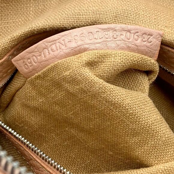 Auth Fendi Pebble Grain Leather Light Pink Messenger Bag Fendi Crossbody Strap - Picture 6 of 11